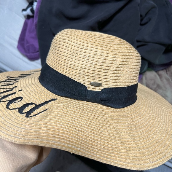 Just Married Sun Hat - Picture 3 of 3